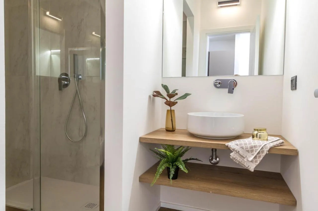 Central & Cozy Apartment In Milan Via Disciplini 0*,  İtalya