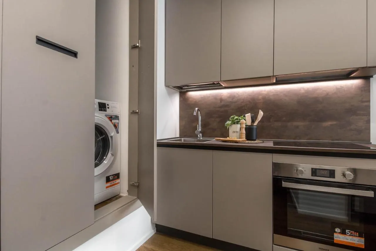 Central & Cozy Apartment In Milan Via Disciplini