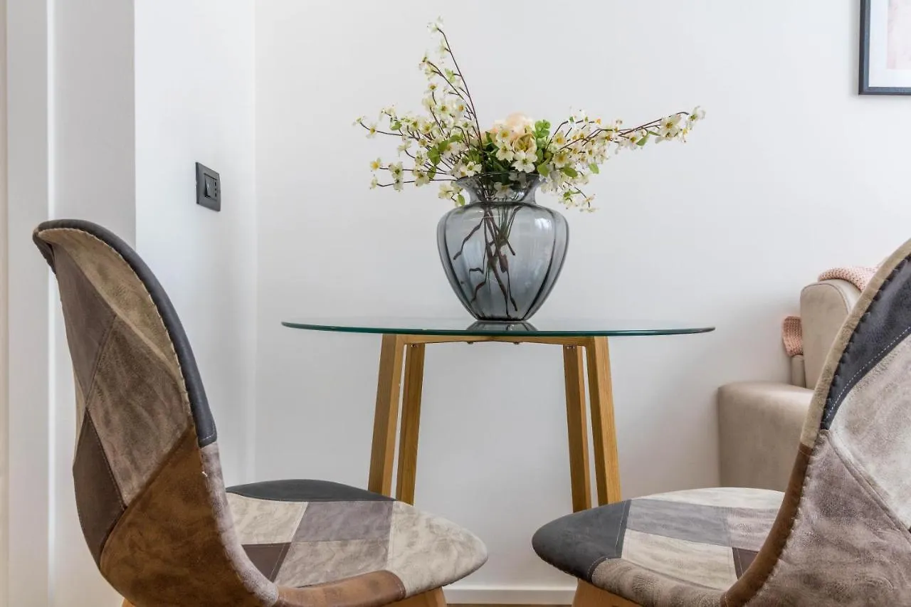 Central & Cozy Apartment In Milan Via Disciplini