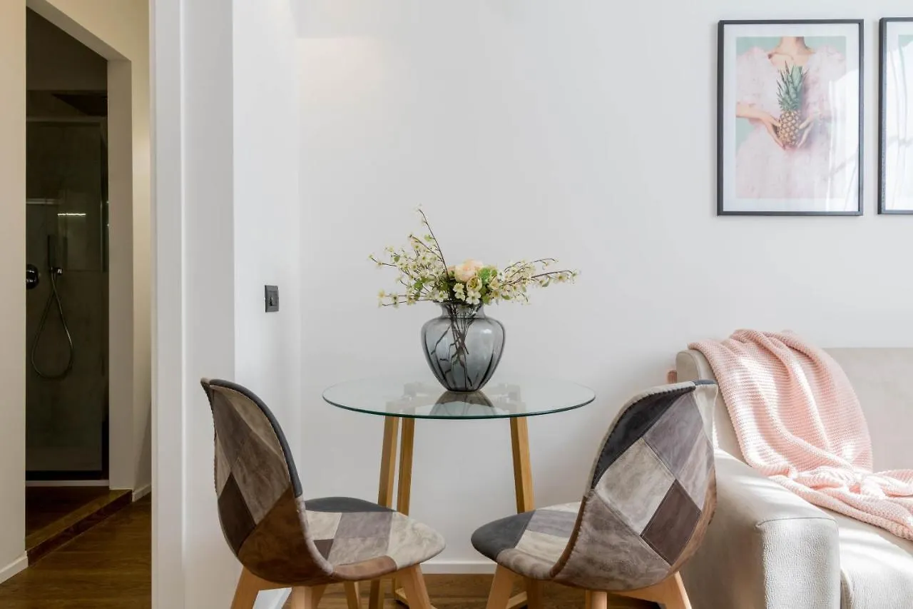 Central & Cozy Apartment In Milan Via Disciplini Italy