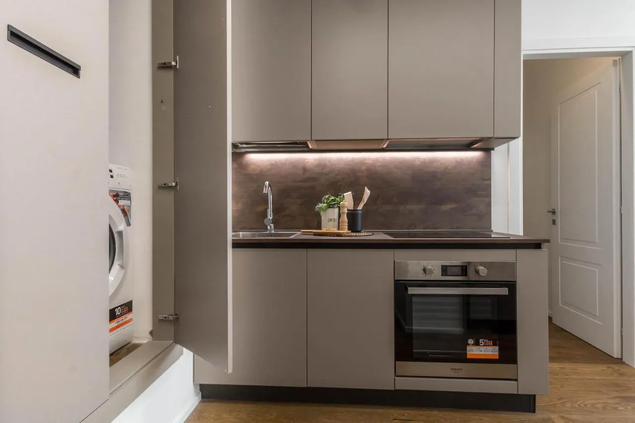 Central & Cozy Apartment In Milan Via Disciplini
