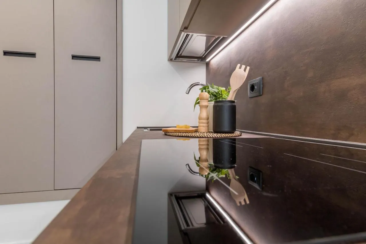 Central & Cozy Apartment In Milan Via Disciplini
