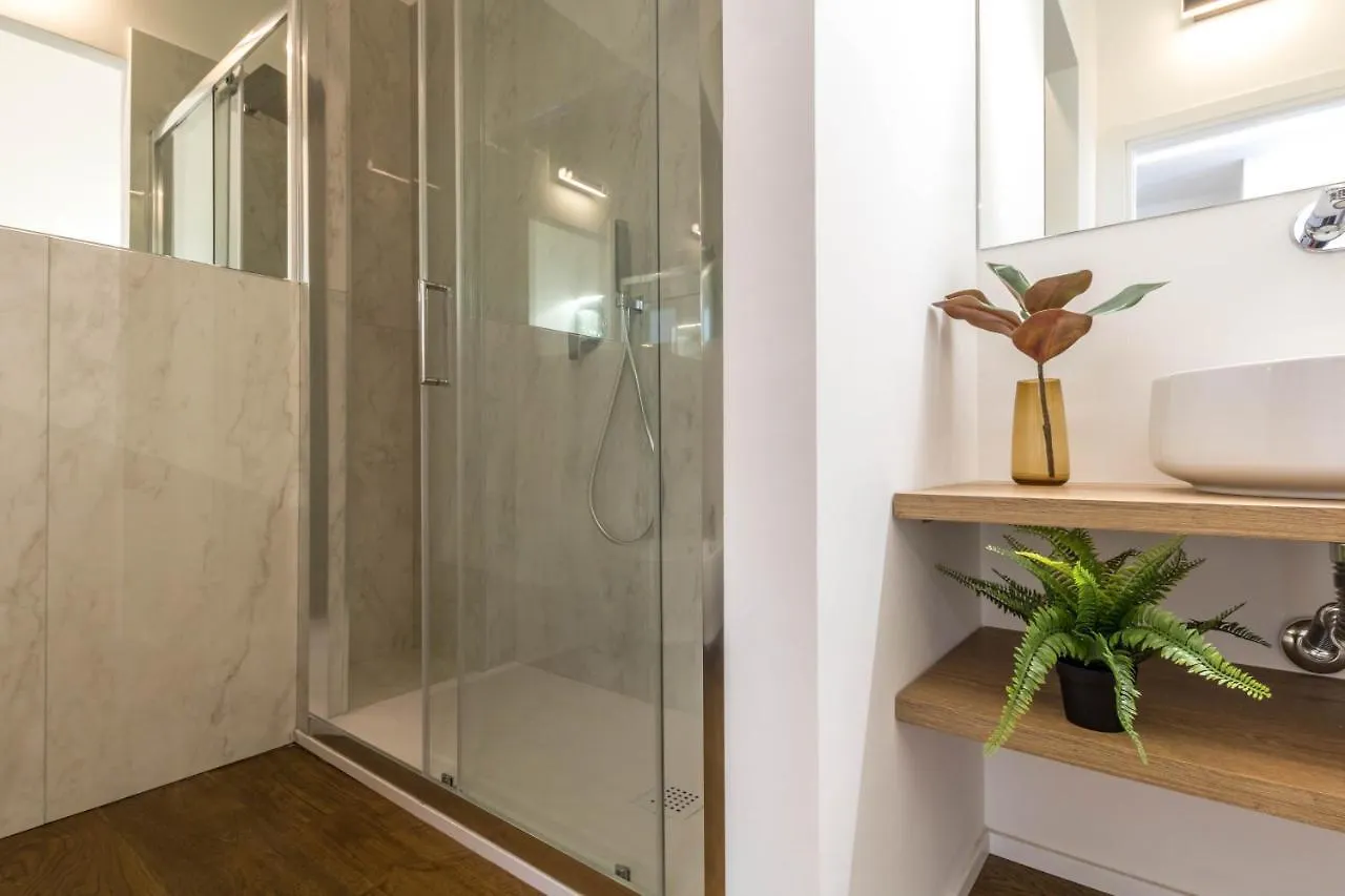 Central & Cozy Apartment In Milan Via Disciplini Italy