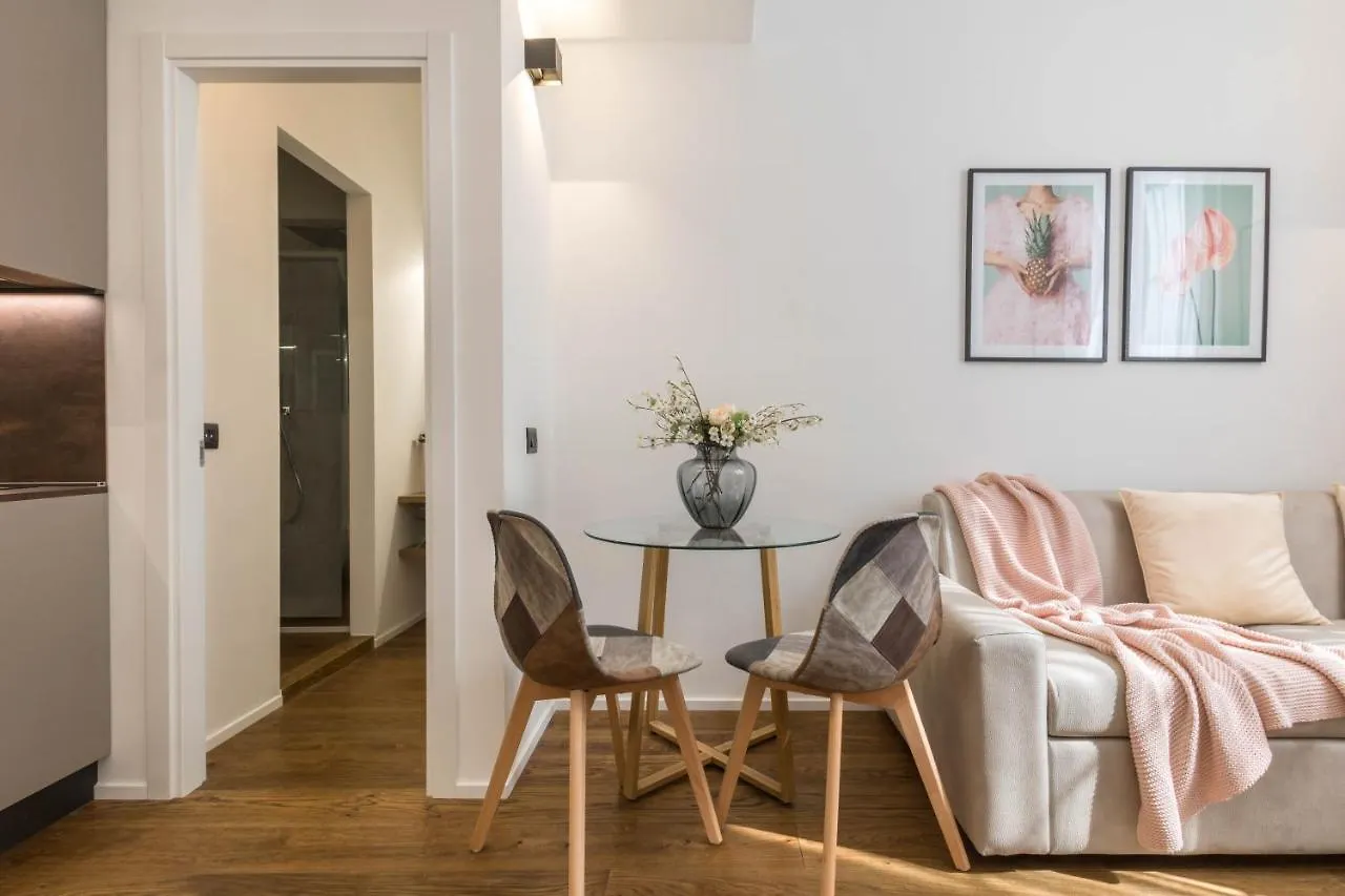 Central & Cozy Apartment In Milan Via Disciplini