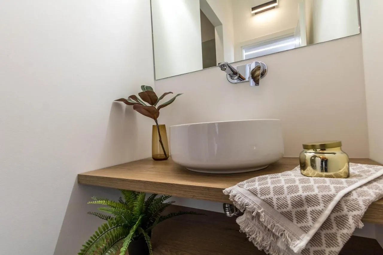 Central & Cozy Apartment In Milan Via Disciplini