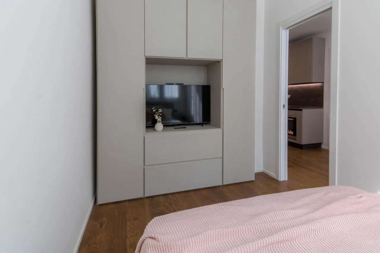 Central & Cozy Apartment In Milan Via Disciplini