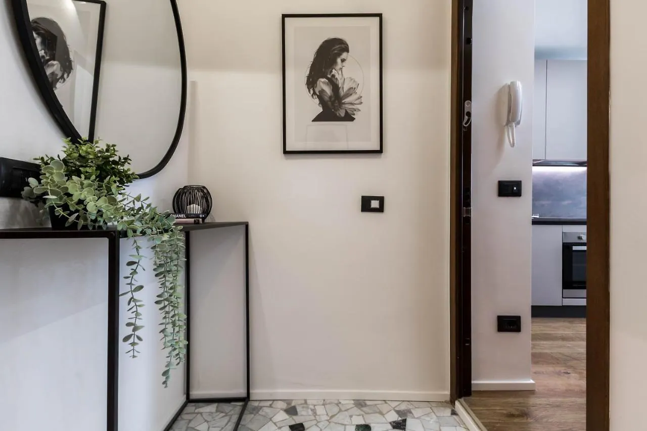 Central & Cozy Apartment In Milan Via Disciplini 0*,